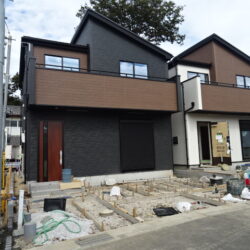 ＜ふじみ野駅18分＞ 陽当りの良い明るい室内！駐車スペース並列2台 ☆ふじみ野市亀久保３丁目 新築戸建 2号棟