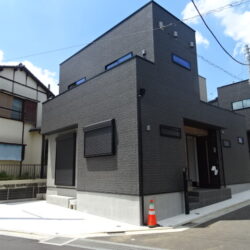 <em>【動画あり】</em>＜ふじみ野駅22分＞ 折上天井で解放感ある20帖LDK♪♪陽当りの良い南東・北東角地 ☆富士見市渡戸１丁目 新築戸建 A号棟