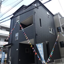 <em>【動画あり】</em>＜鶴瀬駅8分＞ 通勤・通学に便利な駅近物件♪♪陽当りの良い明るい2階リビング ☆富士見市関沢２丁目 新築戸建 １号棟