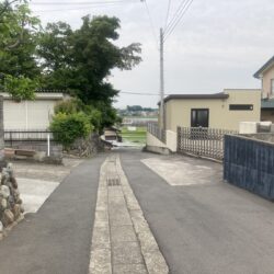 前面道路（北西側道路）