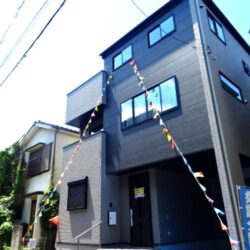 <em>【動画あり】</em>＜ふじみ野駅17分＞ プライバシー空間を守りやすい「2階リビング」♪♪ビルトインガレージ ☆ふじみ野市東久保１丁目 新築戸建
