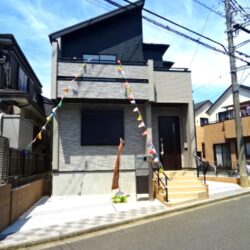 <em>【動画あり】</em>＜ふじみ野駅15分＞ 2部屋に間取り変更可能な10.5帖洋室♪♪駐車スペース2カ所 ☆ふじみ野市苗間 新築戸建